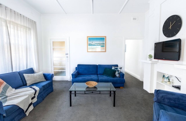 Large & Cosy | Park Views | Close to everything!