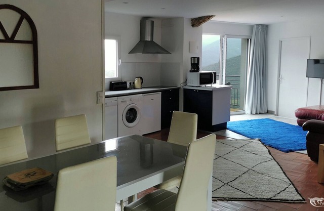 Large cottage in renovated Templar mas - panoramic view