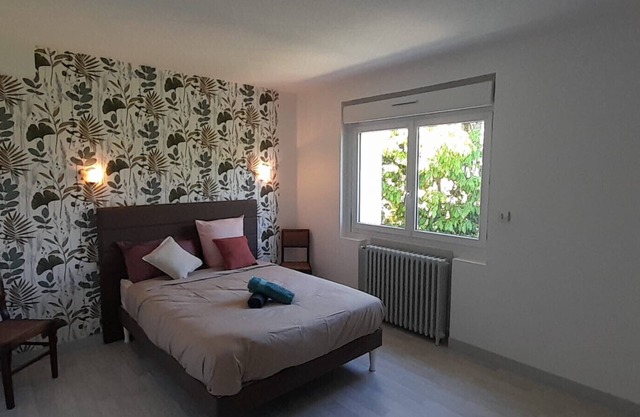 Large country house with 4 double bedrooms and enclosed garden