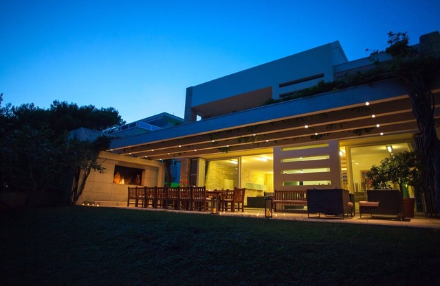 large croatia holiday villa rental on brac, seaside, pool, AC