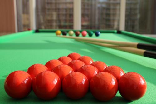 Large detached House in ELY with FREE private parking