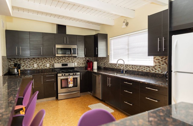 Large duplex w/6 bedrooms, 4 baths, 2 living rooms, washer/dryer. Pet friendly!