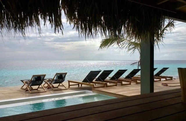 Large Eco Beach House Sleeps up to 8 directly ON the OCEAN