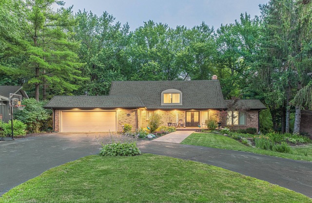 large family home, hot-tub, sauna, quiet and safe area, close to everything!