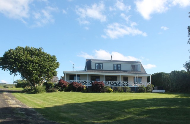 Large Family Home In A Great Location with Uninterrupted Water Views