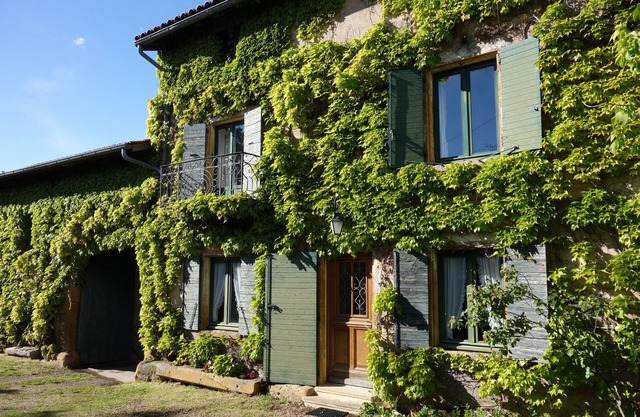 Large family home, charm and character in the countryside, near Lyon