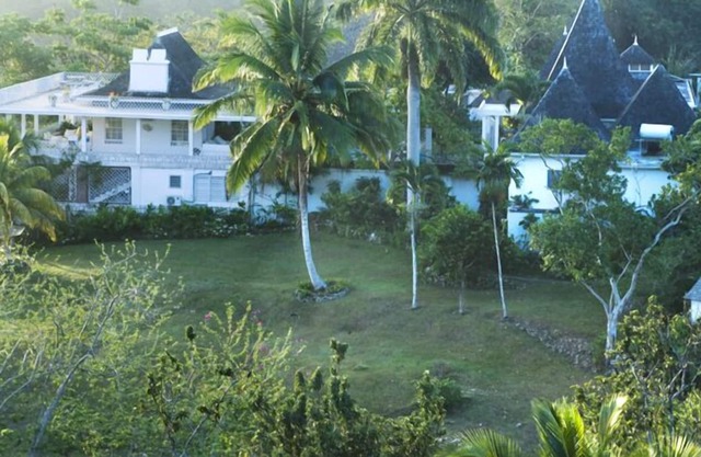 Large, fully staffed villa with breathtaking water views & beach access!