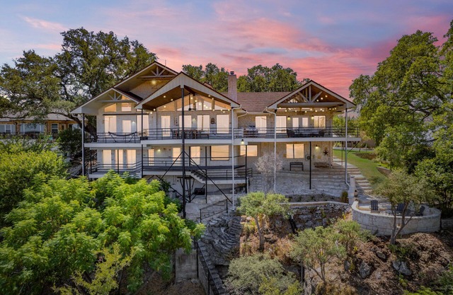 Large Group Fave - Huge Patios, BBQ Grill, + Views