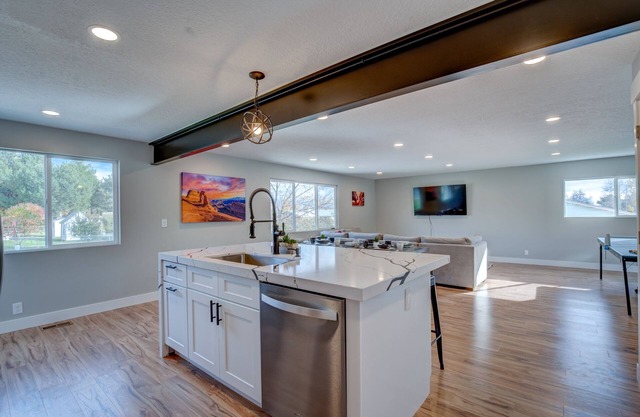 Large Group Getaway | Hot Tub, Games & Pickleball