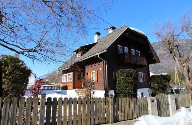 Large holiday home with sauna and garden