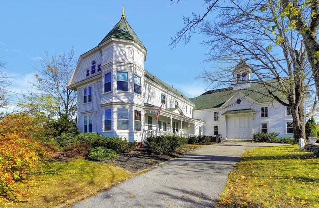 Large Home with indoor pool Close to Casino, Lakes, and Mountains