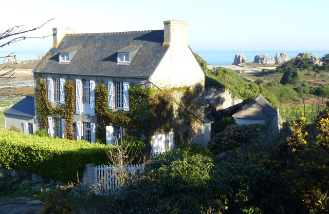 Large house by the sea, magnificent panorama