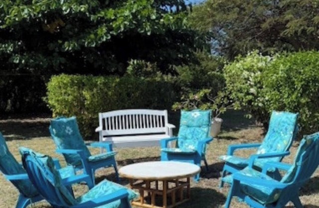 Large House SLEEPS 10- 4 bed 3 Bath near Beach, restaurants.