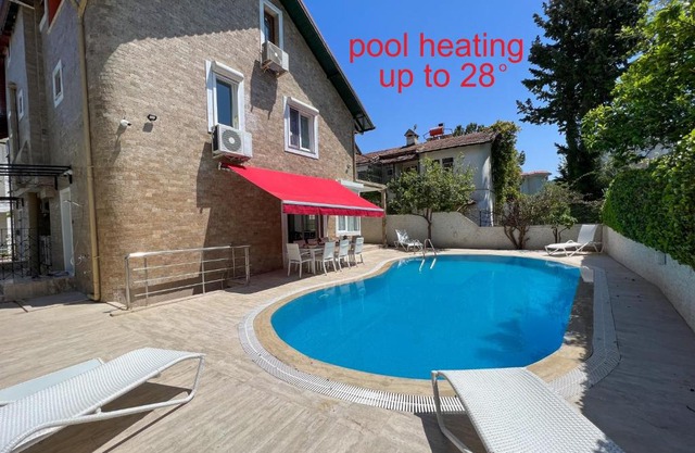 Large House Top Location (only 100m to the beach)