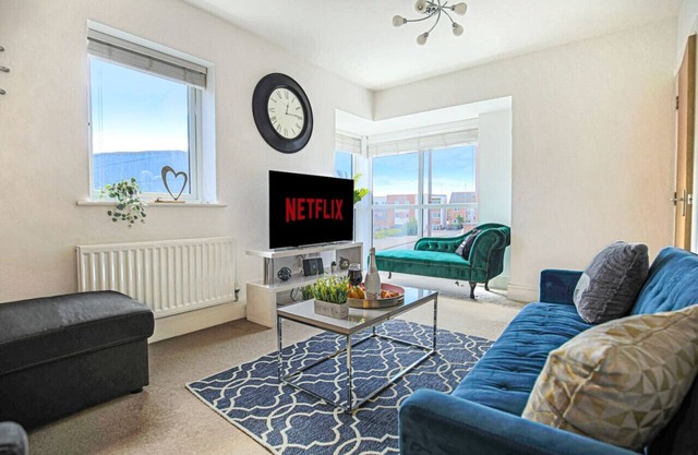 🌟Large house with Free Parking, Smart TV & Garden🌟