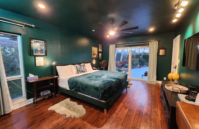 Large King bedroom suite. Private Entrance. Views!