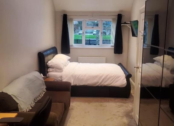 Large Kingsize ensuite in Kingswood, Bristol, BS15
