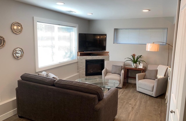 Large kitchen/in suite laundry/Self Contained, Central location.