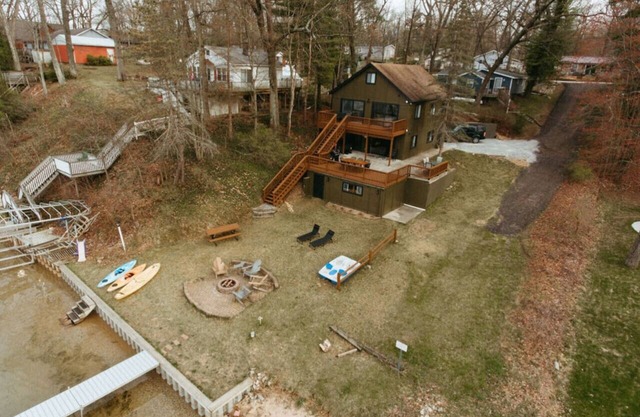 Large Lakefront Cottage w/HotTub, Media Room