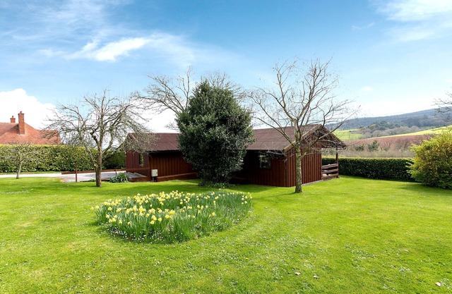 Large Lodge in 3 acres with fabulous Exmoor views, 1.5 mile walk to shops & pubs with beach beyond