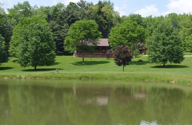 Large Log Cabin On 12 Private Acres With Fishing Pond Near Mohican State Park
