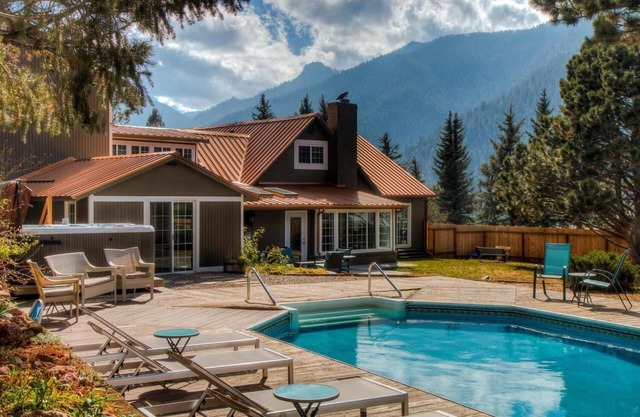 Large luxury mountain home @ base of Pikes Peak, private heated pool & hot tub