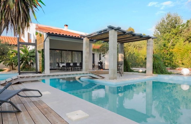 LARGE LUXURIOUS VILLA 10PERS PRIVATE POOL IN PEACE FACING NATURE