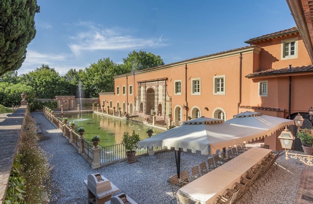 Large Luxurious villa rental near Lucca