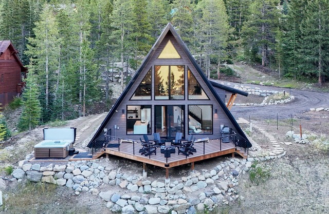 Large Luxury Aframe-Hot Tub-Deck-Quandary Views-7miles to Main St-2 King Suites