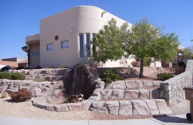 Large Luxury Home W/Gated In Ground Pool & Jacuzzi in Desirable Sonoma Ranch