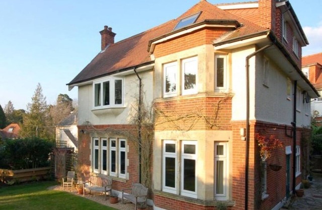 LARGE MANOR HOUSE which SLEEPS 16 in Branksome Park - HB4638