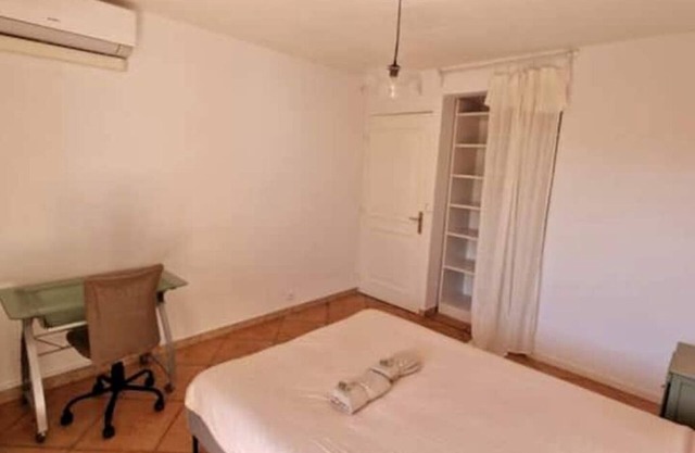 Large, modern, air-conditioned T4