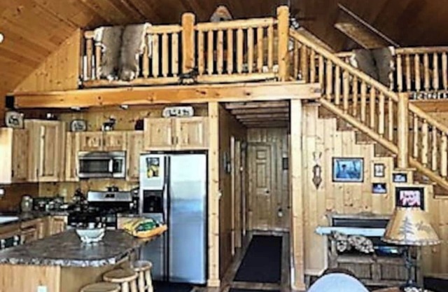 Large, modern cabin in enjoyable Crivitz, WI. Sleeps up to 14.