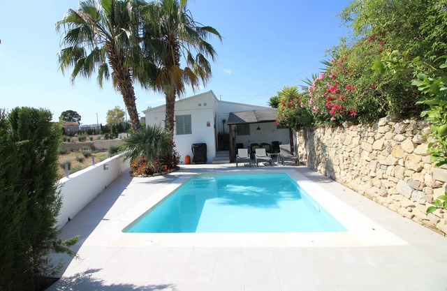 Large Modern Villa, Private Pool and Gardens