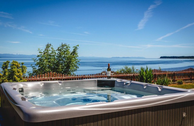 Large Oceanfront House with Hot Tub!