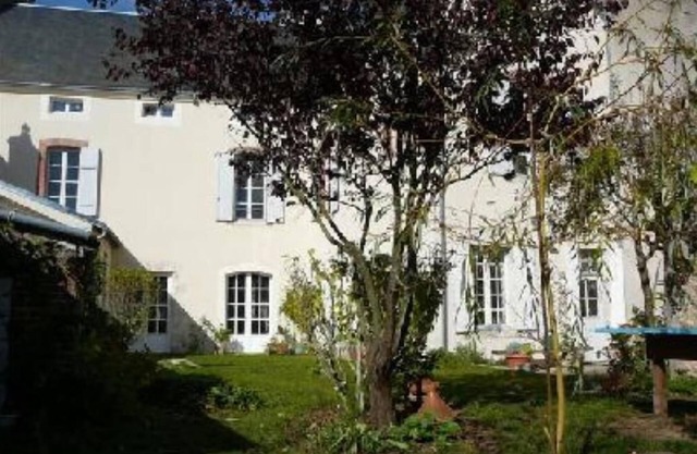 Large old character house on the port, with garden, 1h40 from Paris