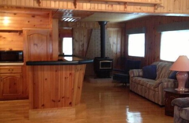 Large Pine Cottage - Parlee Beach, New Brunswick