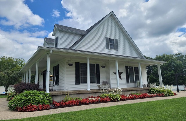 Large Private Home close to Bourbon Trail!/POOL/Free Firewood/Parks/Close to I65