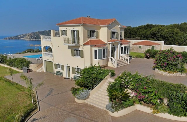 Large Private Villa with Pool, Stunning Sea Views