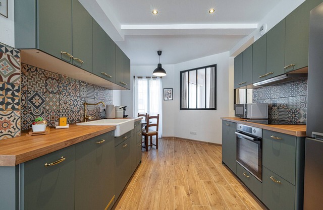 Large & Quiet 1 Bdr Downtown
