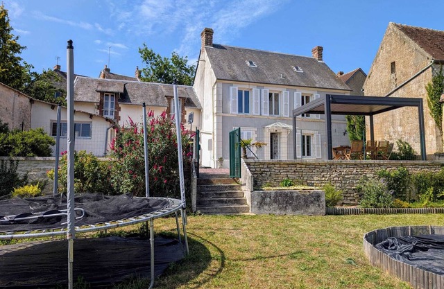 Large, quiet family home 10 minutes from Haras du Pin