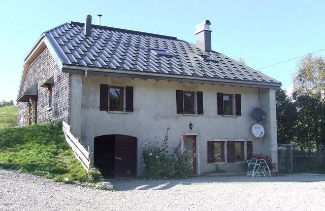 Large renovated family gite, at the foot of the hiking trails and trails, land