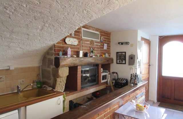 Large studio in a charming small village on the banks of the Tarn