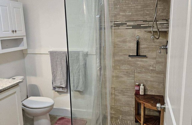 Large Studio with open concept, king size bed