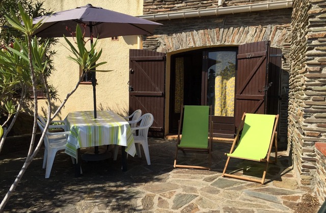 LARGE STUDIO WITH TERRACE. NEAR SEA.POOL