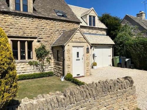 Large Stylish Luxury Cotswold Cottage - ideal for families, w/EV charging