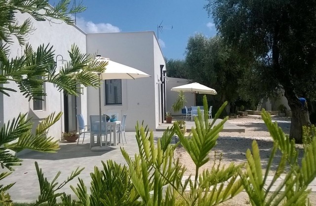 Large suite Immersed in greenery near the sea ideal for families