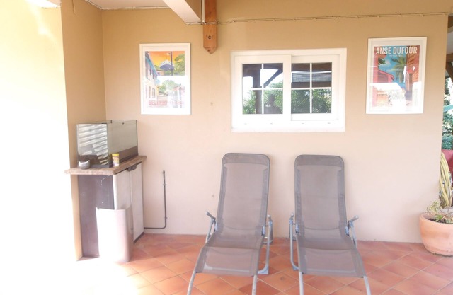 Large T2 ground floor In the countryside of Fort de France