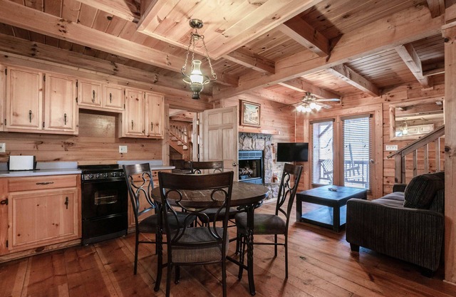 Large triplex cabin-great for groups!