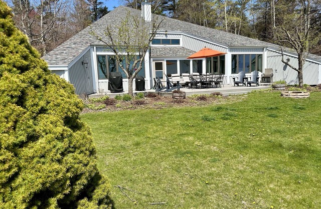 Large Unique & Artistic Lake Michigan Beach House/Awesome Game Room